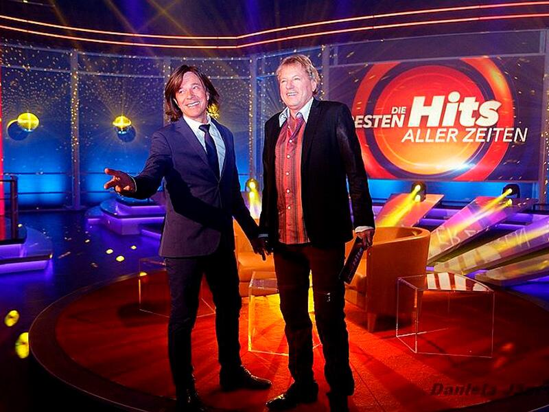 The famous pop singer Bernhard Brink meets his colleague Juergen Drews in a mdr music program and wears the red shirt ALPHA CENTAURI RED by GERMENS artfashion