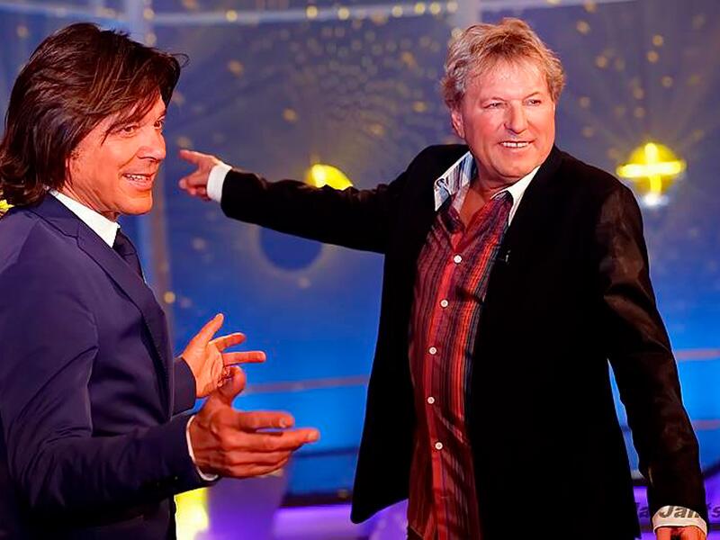 The famous pop singer Bernhard Brink meets his colleague Juergen Drews in a mdr music program and wears the red shirt ALPHA CENTAURI RED by GERMENS artfashion