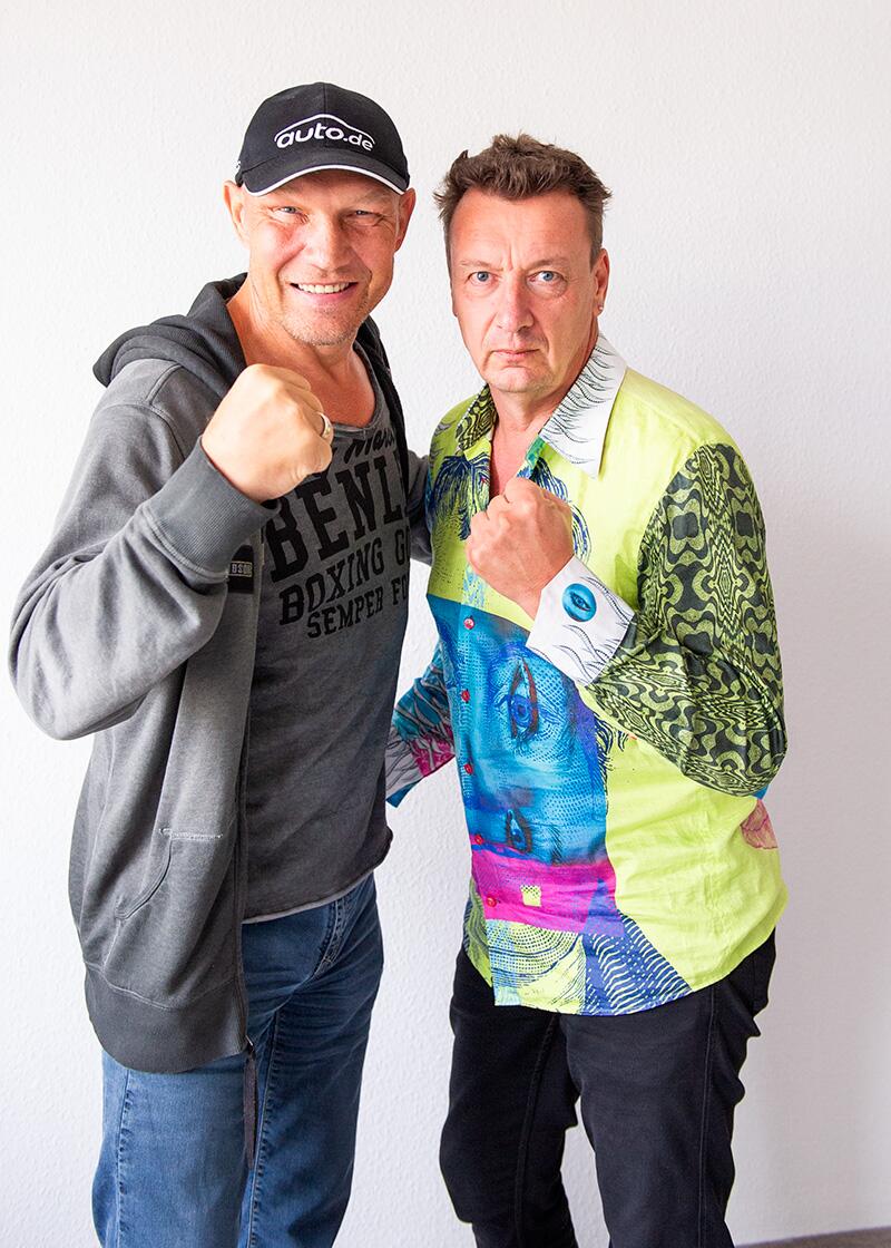 Boxing legend Axel Schulz next to Kai Schmidt in the PINK MARTINI party shirt by GERMENS artfashion - 100 % cotton - Made in Germany