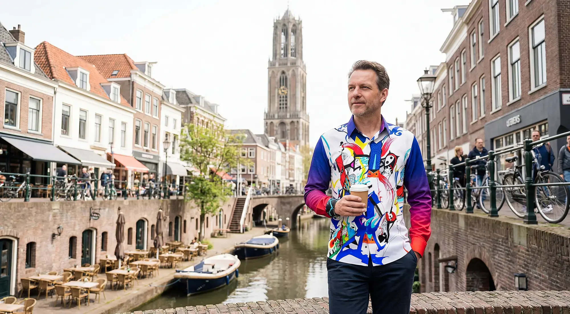 A tourist in the city of Utrecht. He is wearing the GERMENS GIONOXI shirt.