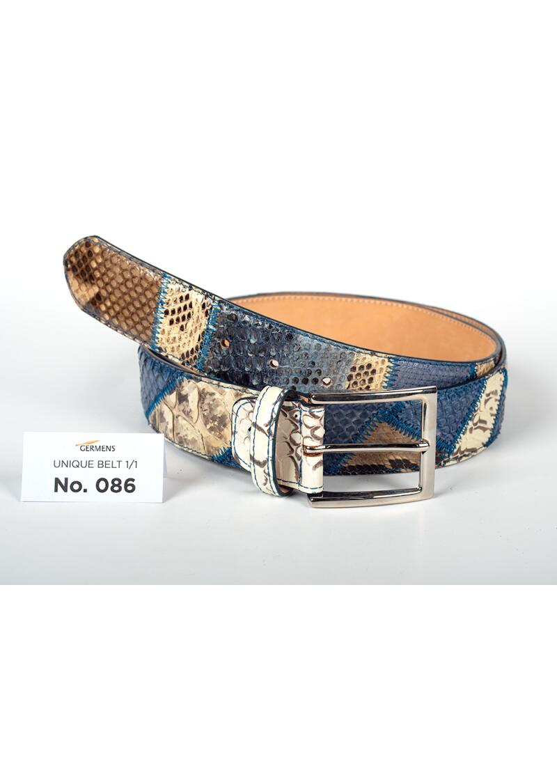 Entdecken Sie den GERMENS Ledergürtel Herren No. 086. Handgefertigt in Mailand aus hochwertigem Python- und Rindsleder, einzigartiges Patchwork-Design, exklusiv und limitiert.