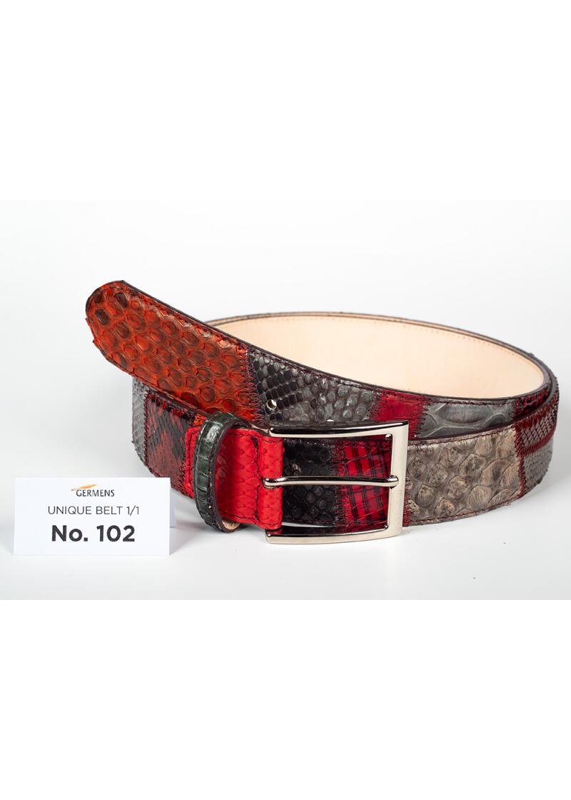 Entdecken Sie den GERMENS Ledergürtel Herren No. 102. Handgefertigt in Mailand aus hochwertigem Python- und Rindsleder, einzigartiges Patchwork-Design, exklusiv und limitiert.