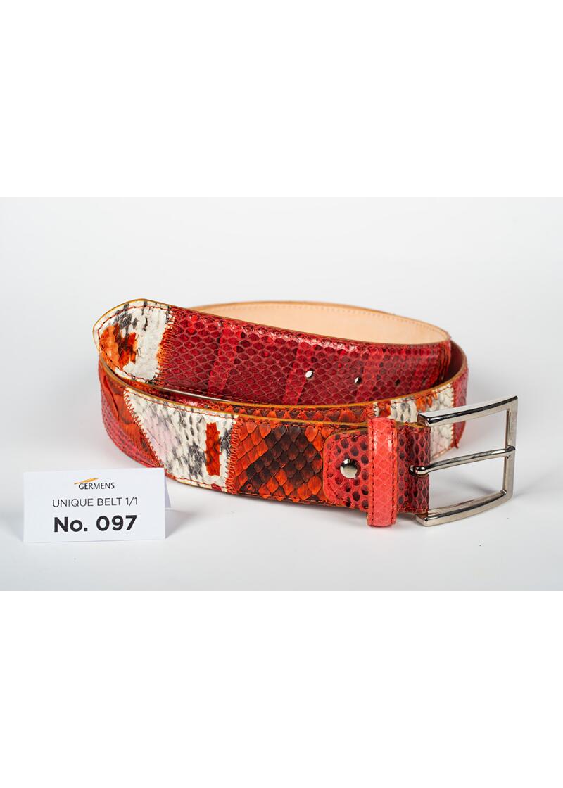 Entdecken Sie den GERMENS Ledergürtel Herren No. 102. Handgefertigt in Mailand aus hochwertigem Python- und Rindsleder, einzigartiges Patchwork-Design, exklusiv und limitiert.