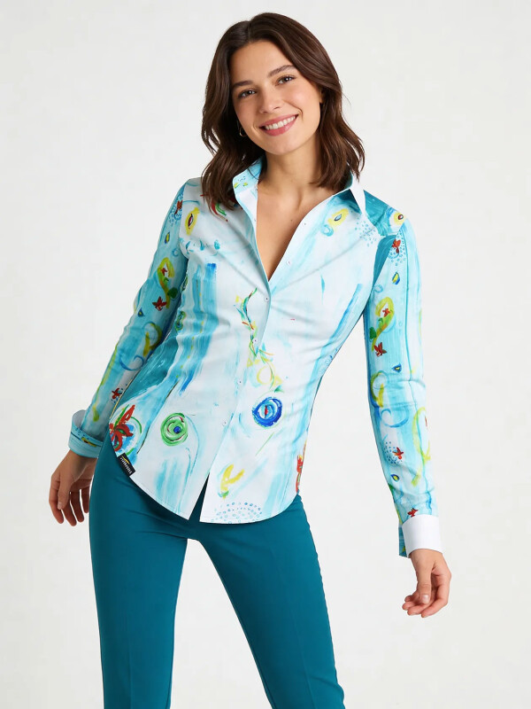 NARINA - Hellblaue Bluse mit farbiger Zeichnung - GERMENS