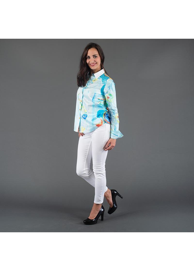 NARINA - Hellblaue Bluse mit farbiger Zeichnung - GERMENS