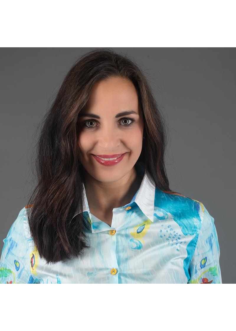 NARINA - Hellblaue Bluse mit farbiger Zeichnung - GERMENS