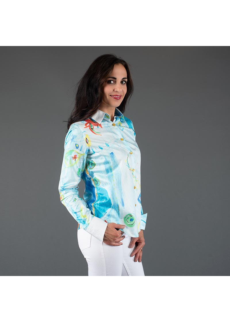 NARINA - Hellblaue Bluse mit farbiger Zeichnung - GERMENS